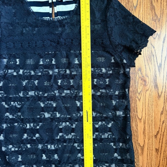 Karl Lagerfeld Paris Black Floral Lace Overlay Blouse - Large - Picture 7 of 8